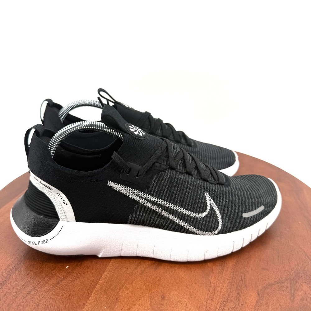 Nike Free Run Flyknit Lightweight Black White Running Shoe DX6482-002 Women 11